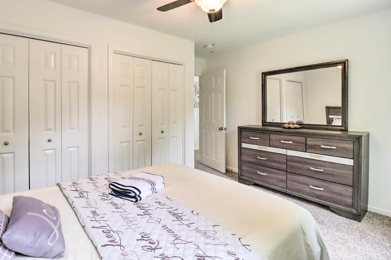 Сasa de vacaciones Gorgeous Retreat With Game Room! Pocono Summit